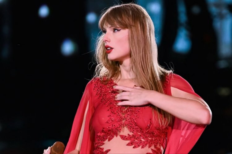Taylor Swift yafungiye amazi n’umuriro abamwigana bakoresheje AI