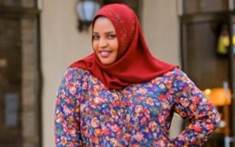 Mutoni Assia yaserutse yambaye ikanzu yerekana ikibero mu kwizihiza isabukuru ya filimi 'Gatarina''Video