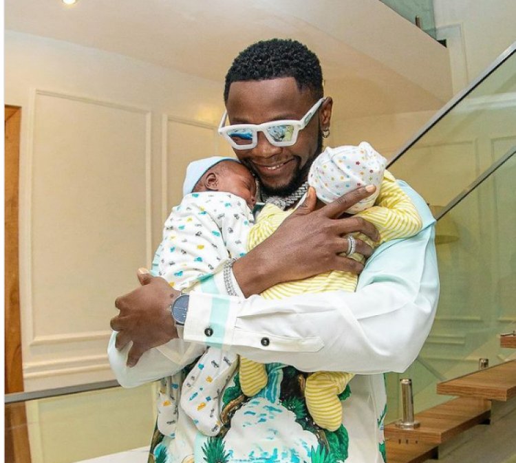 Kizz Daniel yapfushije umwana abasigaye babiri abagurira inzu