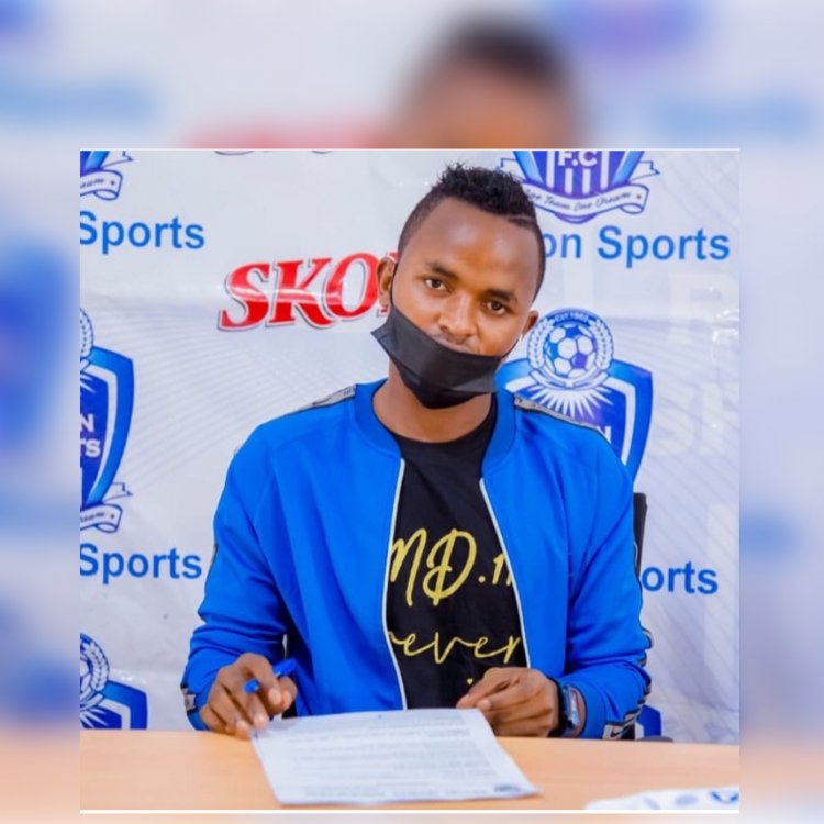 Bidasubirwaho Kevin Muhire amaze gusinya muri Rayon Sports