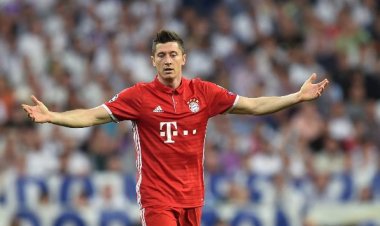 Robert Lewandowski yavuze amagambo akarishye kuri Lionel Messi wamusabiye Ballon d'or