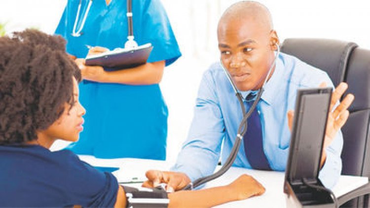 Umuganga n’umuforomo basambaniye mu bitaro bibangamira abanganga