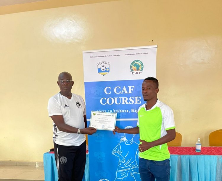 Abatoza 20 barimo Haruna Niyonzima basoje amahugurwa ya CAF