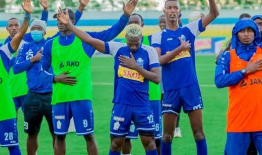Mu mukino w'amakarita atukura, Rayon Sports yatsiburiye Etincelles iwayo