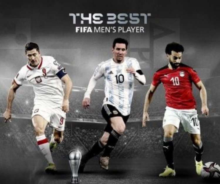 FIFA yashyize ahagaragara abakinnyi batatu bazavamo umukinnyi w'umwaka