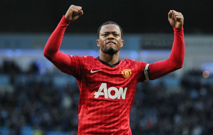 Patrice Evra yatunguye benshi avuze umukinnyi urenze abandi bakinanye muri Manchester United
