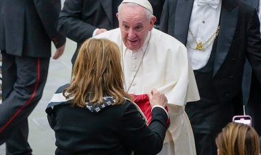 Umushumba wa kiriziya gaturika(Paapa) yakiriye impano ya mama wa Cristiano Ronaldo