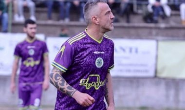 Ku myaka 46 umukinnyi yagarutse mu kibuga nyuma y'imyaka 12 ahanwe