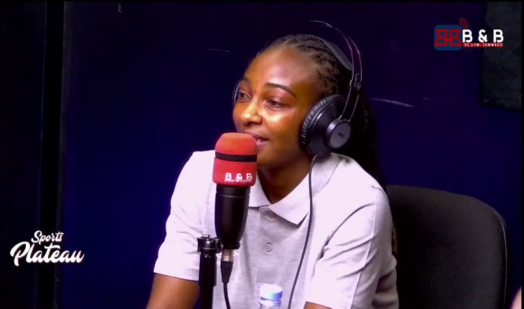 Salima Mukansanga uherutse gukora amateka mu gikombe cy'Afurika yagenewe ishimwe