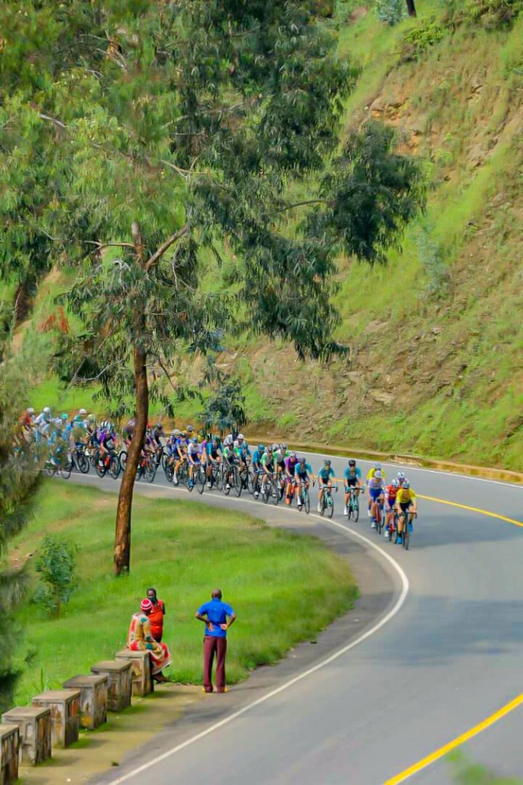 Tour du Rwanda: Etape Kigali-Gicumbi umunyarwanda Mugisha Samuel ari muri batatu bayoboye