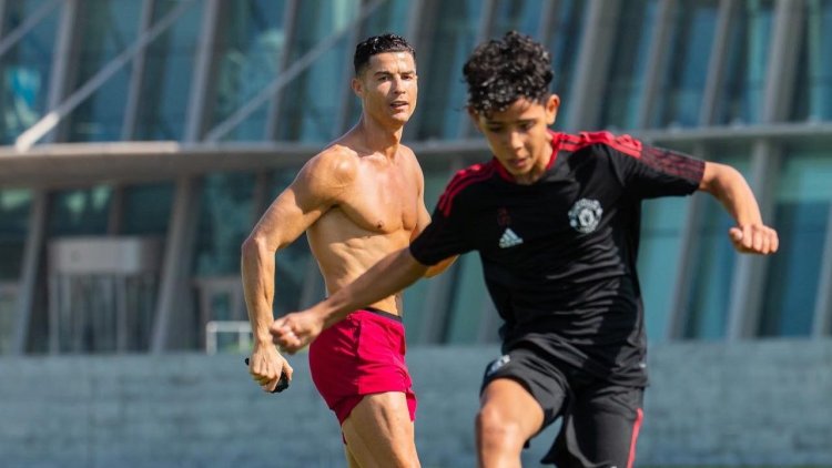 Umuhungu wa Cristiano Ronaldo akomeje gusaba yinginga papa we