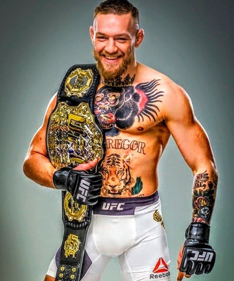 Connor mcgregor ufc 2022. Конор макгрегор в очках лысый. Конор макгрегор. Конор макгрегор trenirovka. Макгрегор 2015.