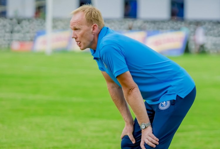 Umwanya w'umutoza Frank Nuttal muri Police FC uri ku isoko