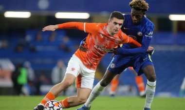 Undi mukinnyi mu Bwongereza yemeje ko ari umutinganyi