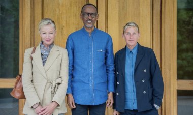Perezida Paul Kagame yakiriye Ellen DeGeneres n’umufasha mu biro bye