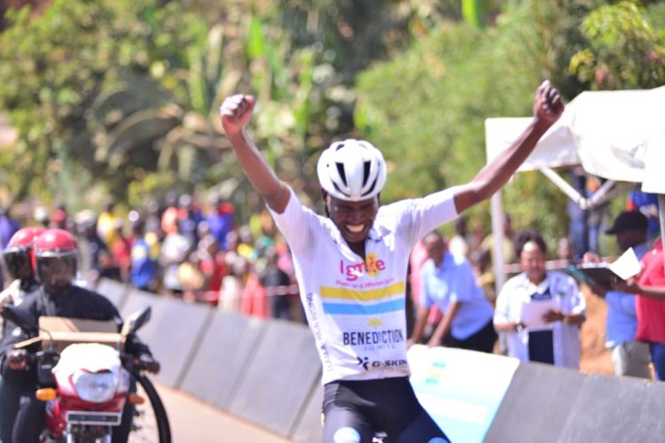 Manizabayo Eric yanikiriye abandi muri shampiyona y'amagare ya 2022