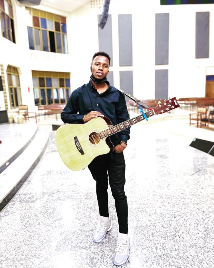 Ishimwe Ernest yashimiye Serge Iyamuremye, ateguza album iriho abaramyi benshi