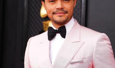 Umunyarwenya Trevor Noah agiye kongera kuyobora itangwa rya Grammy Awards