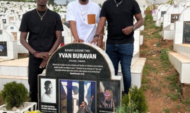 Mbere yo gusubira i Burayi, Yanick Mukunzi yasuye imva ya Yvan Buravan