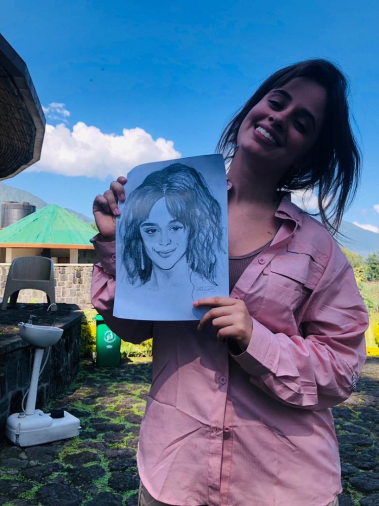 Camila Cabello yasuye ingagi zo mu birunga