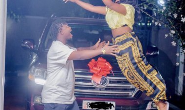 Bruce Melodie yahaye imodoka umugore we