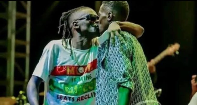 Jose Chameleone yavuze impamvu yasomeye Weasal ku rubyiniro
