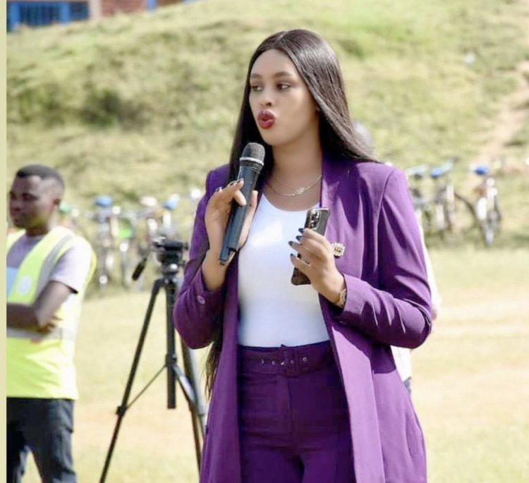 Umunsi w’abagore: Alliah Cool yishyuriye mituweli imiryango 50