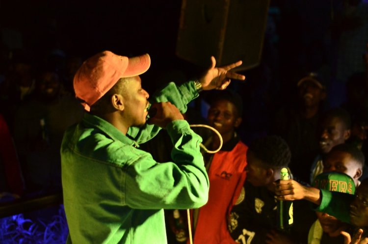 Bulldog yikomye abategura ibitaramo