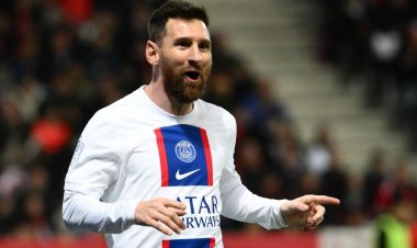 Bamwe bati byamubanye byinshi! Messi yahaye mugenzi we igihembo yatsindiye