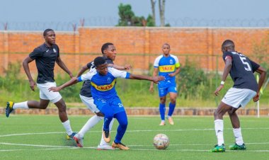 Intare zongeye kuzamura intugu zombi zizunguza umutwe