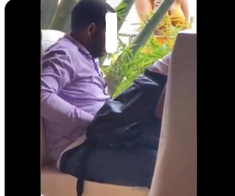 Uwagaragaye atera akabariro mu ruhame ubu ari mu mazi abira