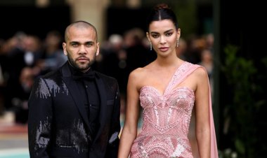 Umugore wa Dani Alves, ashishikajwe na gatanya aho guhangayikira umugabo we