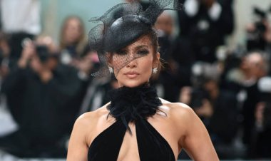 Met Gal 2023: Jennifer Lopez mu myambaro itangaje ntabwo yazanye n'umugabo we