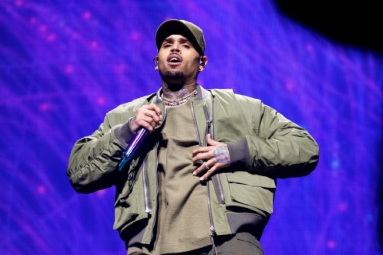Mu Bwongereza Chris Brown arahigishwa uruhindu