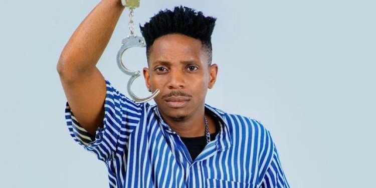 Eric Omondi yongeye kwifatira ku gakanu William Ruto na guverinoma ya Kenya
