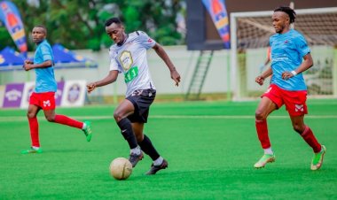 Rayon Sports yasinyishije umukinnyi wa mbere