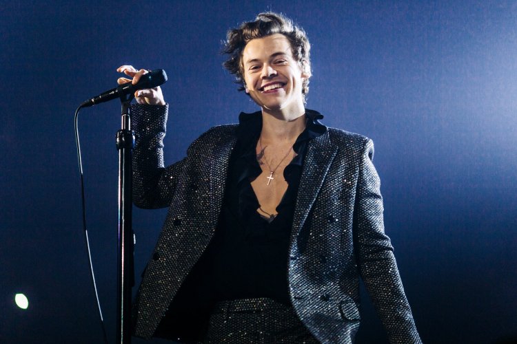 Harry Styles yongeye kwerekana urukundo rudasanzwe mu gitaramo