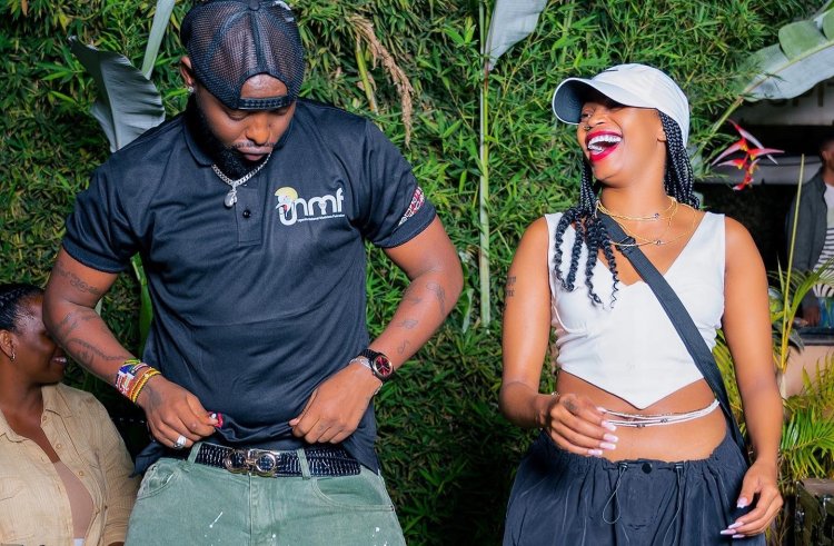 Eddy Kenzo yatunguye abahanzi bo mu ihuriro ayoboye