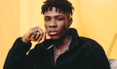 Joeboy yagobotse abanyeshuri bo muri Kaminuza