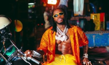 Benshi byabagora kunyigondera! Diamond arinubira urusenda mu bitaramo byo muri East Africa