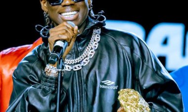 Ndi isezerano rishya muri bibiliya! Rema yongeye kwikomanga ku gituza