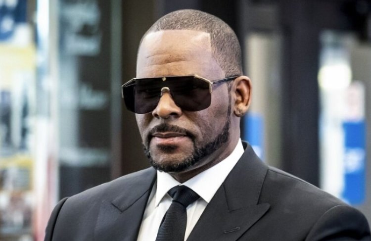 R. Kelly yareze leta kumwiba amakuru