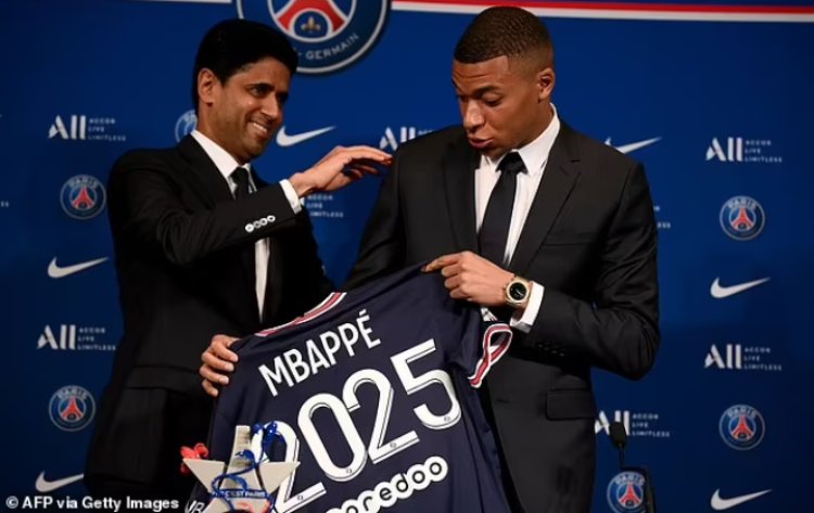 Kylian Mbappe yemeye gukomorera PSG