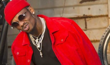 Mushake amafaranga muve mu bupfumu! Diamond Platnumz yahwituye urubyiruko ruhugiye mu bidafite agaciro