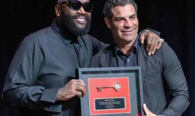 Rick Ross akomeje gushimangira ibigwi bye, nyuma yo guhabwa urufunguzo