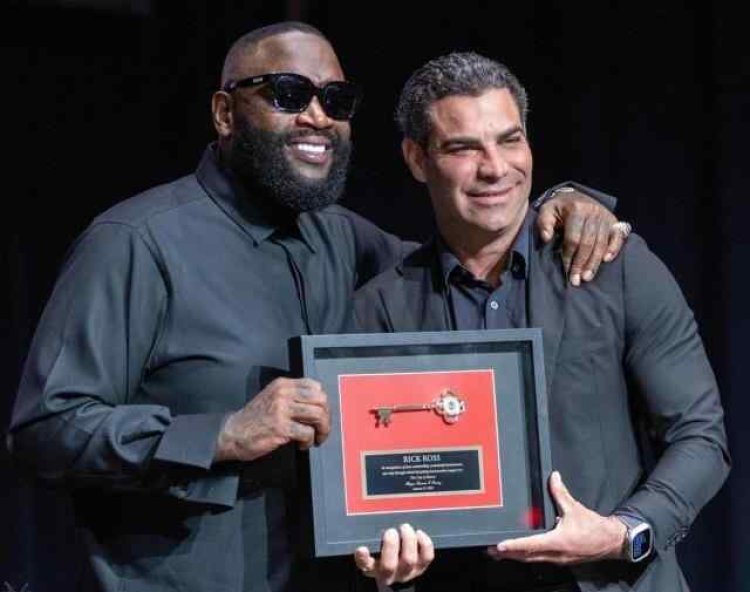 Rick Ross akomeje gushimangira ibigwi bye, nyuma yo guhabwa urufunguzo