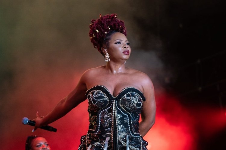 Yemi Alade yahishuye uburyo imwe mu ndirimbo ze yagiye hanze imucitse