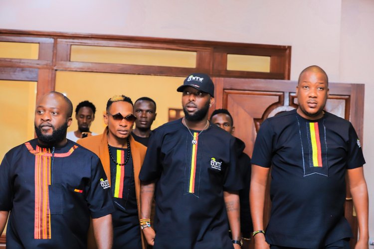 Eddy Kenzo n'ihuriro ry'abahanzi ayoboye bahawe amafaranga bemerewe