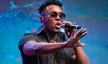 Christopher yahanuye abahanzi bahimba inkuru n’abaririmba ibishegu