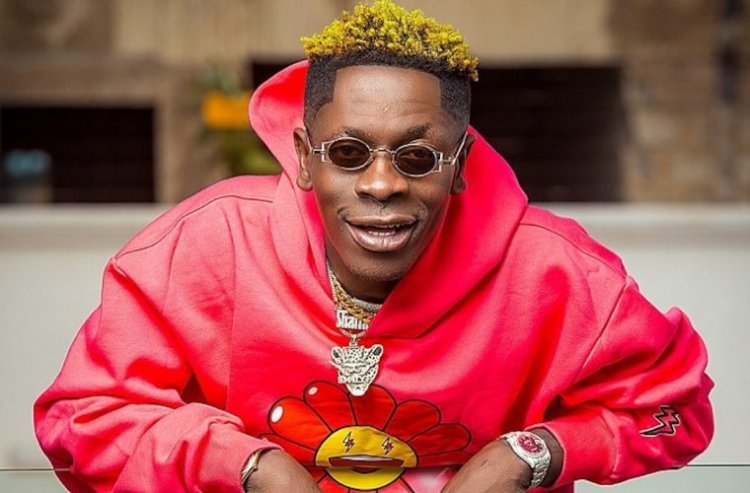 Shatta Wale yakebuye abahanzi bakiri bato